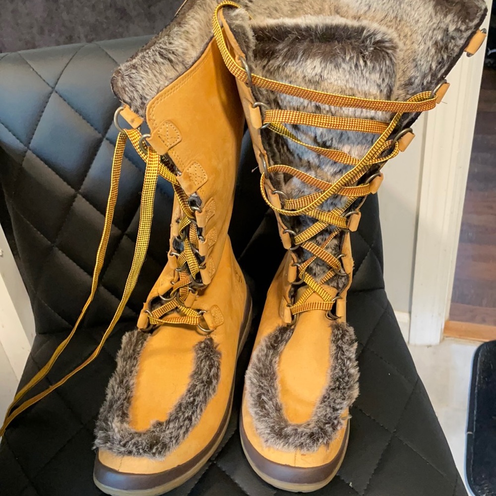 VINTAGE TIMBERLAND FUR BOATS